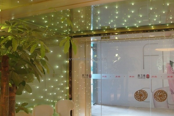 俏江南酒店發(fā)光玻璃