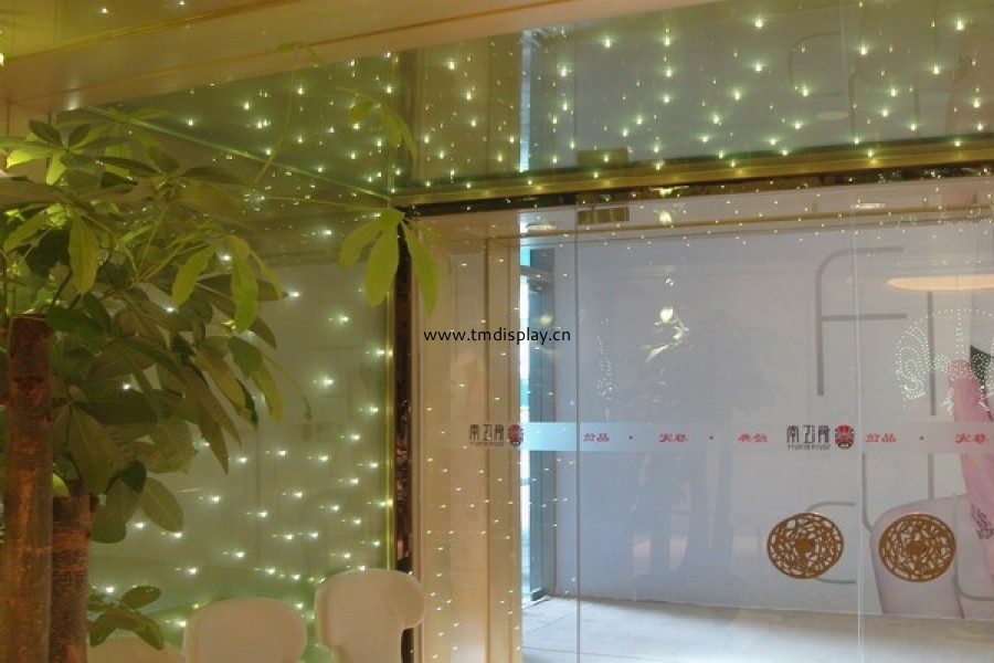 俏江南酒店發(fā)光玻璃